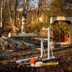 Logosol Smart-Holder 37.4 In. H X 46.5 In. W X 15 In. D Adjustable Folding Sawhorse 1 Pk