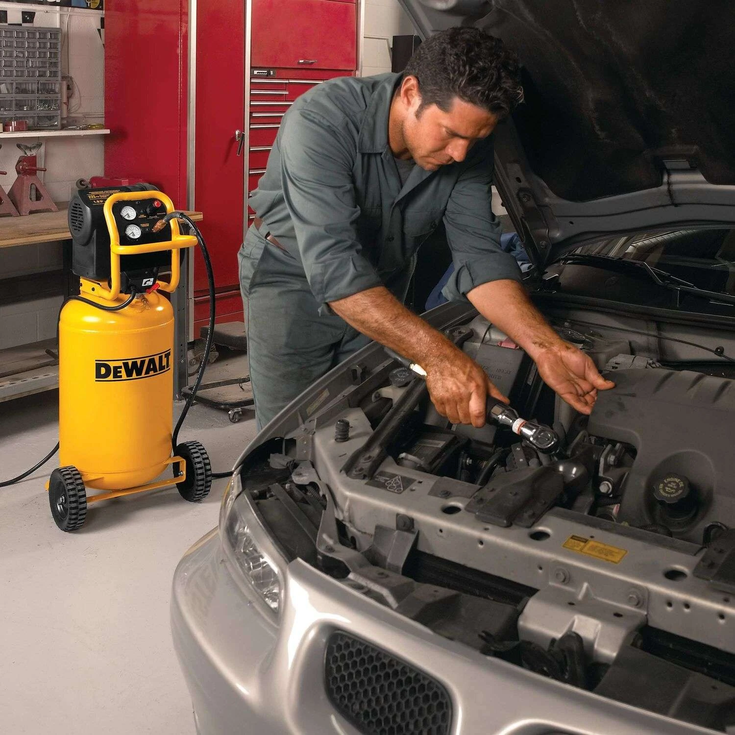 DeWalt 15 Gal Vertical Portable Air Compressor Tank 225 Psi 1.6 HP 10 DeWalt 15 Gal Vertical Portable Air Compressor Tank 225 Psi 1.6 HP - Image 8